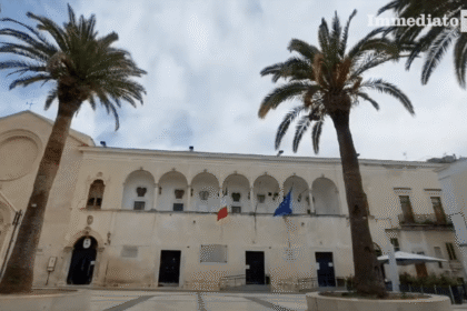 Crepe nella maggioranza sipontina: “Manfredonia Civica” chiede le dimissioni di Mangano