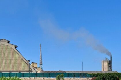 Oap: «Barletta continua a respirare fumi e dopo anni di esposti nessuno interviene»