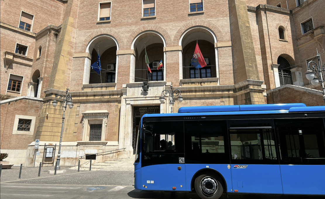 Trasporto pubblico locale in Puglia, province e sindacati chiedono lo stop al nuovo piano: “Rischi per servizi, bilanci e