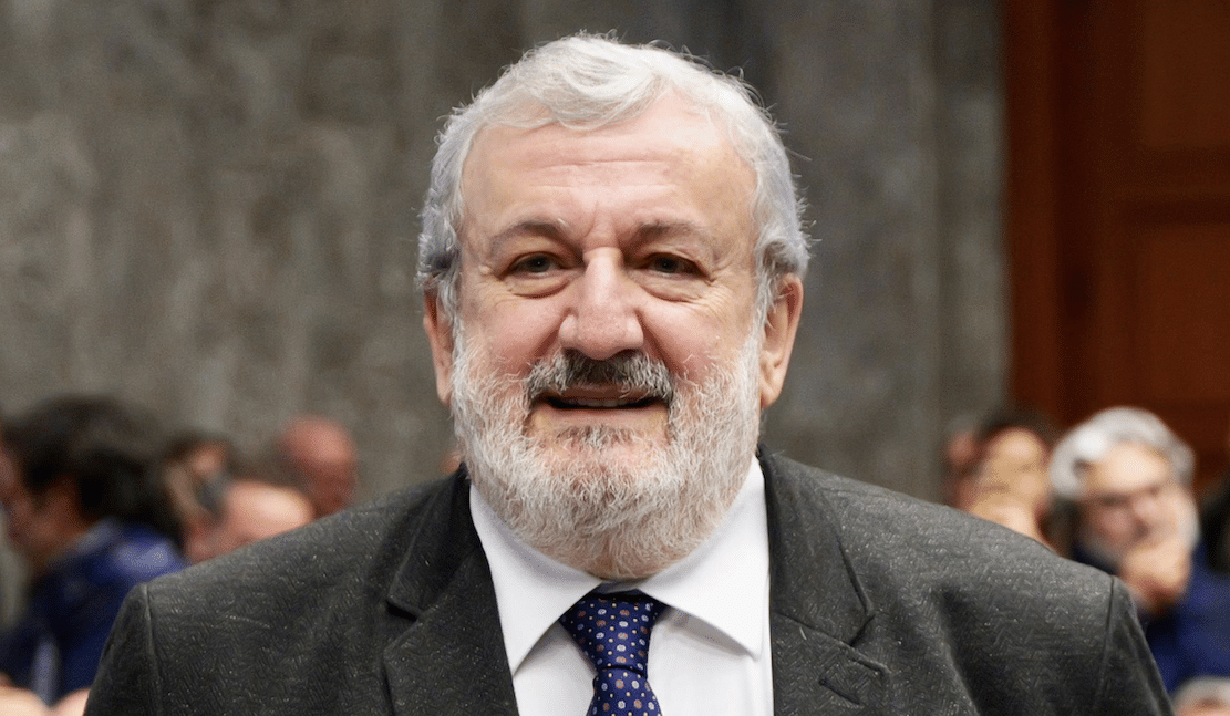 Emiliano resta fuori ruolo: il Csm approva l’incarico al Senato, ma scoppia la polemica