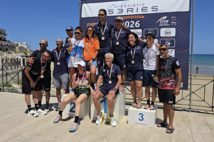 Triathlon Olimpico Gold, Vieste incorona Santonocito e Gambitta davanti a una folla di appassionati