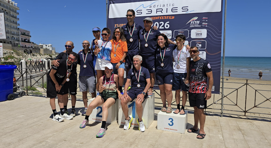 Triathlon Olimpico Gold, Vieste incorona Santonocito e Gambitta davanti a una folla di appassionati