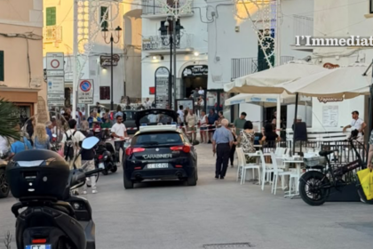 Sparatoria in pieno centro a Vieste in mezzo ai turisti, uomo ferito. Accorrono i carabinieri