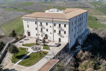 A Deliceto il filosofo Guzzi per riflettere sulla pace: “La vera sfida è cambiare l’uomo”