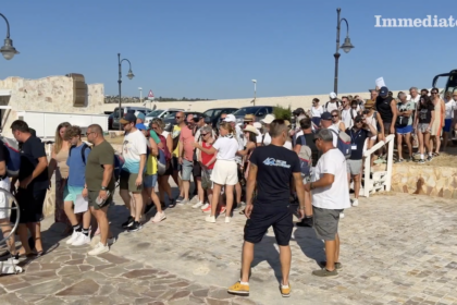 Porto di Peschici insabbiato, turisti diretti alle Tremiti dirottati a Vieste: disagi in piena stagione estiva