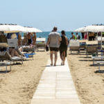 “Destinazione Mare”, cinque giorni gratuiti in spiaggia per famiglie e cittadini fragili: domande entro il 27 giugno