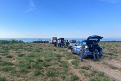 Cadavere sulla spiaggia di Barletta, veterinari ASL alla ricerca di un cane