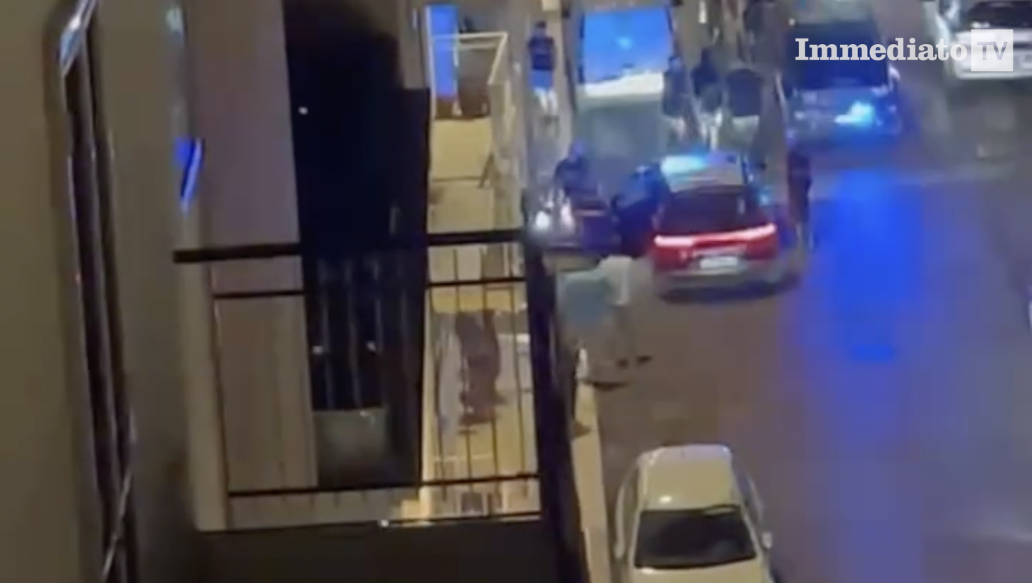 Manfredonia, non si fermano all’Alt e scatenano inseguimento in centro città: 4 giovani fermati. Il conducente era senza
